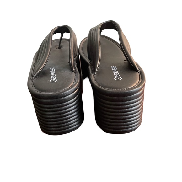 NWT Black Platform Flip Flops - Picture 4 of 8